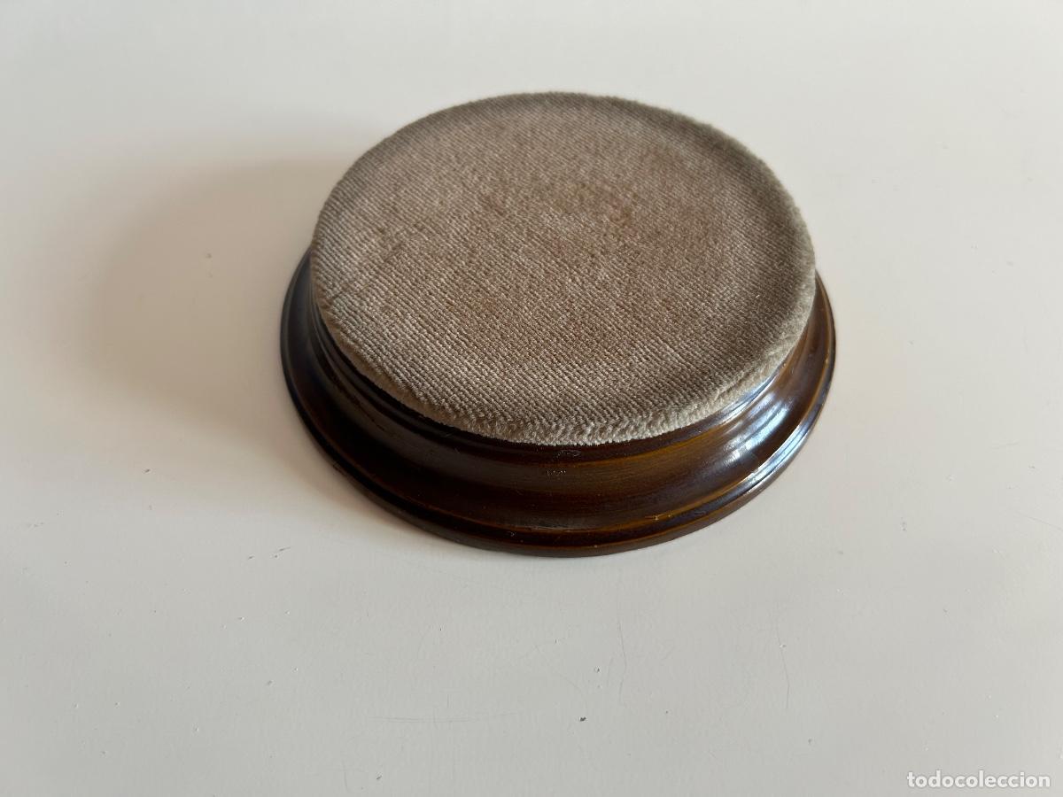 Antig&uuml;edades: PEANA ANTIGUA DE MADERA Y TERCIOPELO