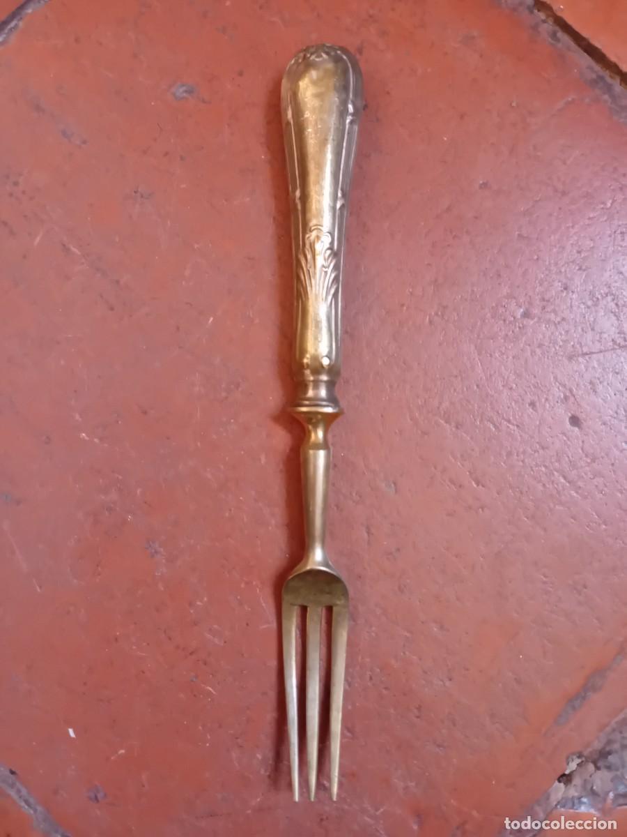 Antig&uuml;edades: Tenedor de postre mango posiblemente de plata primer tercio del siglo XX
