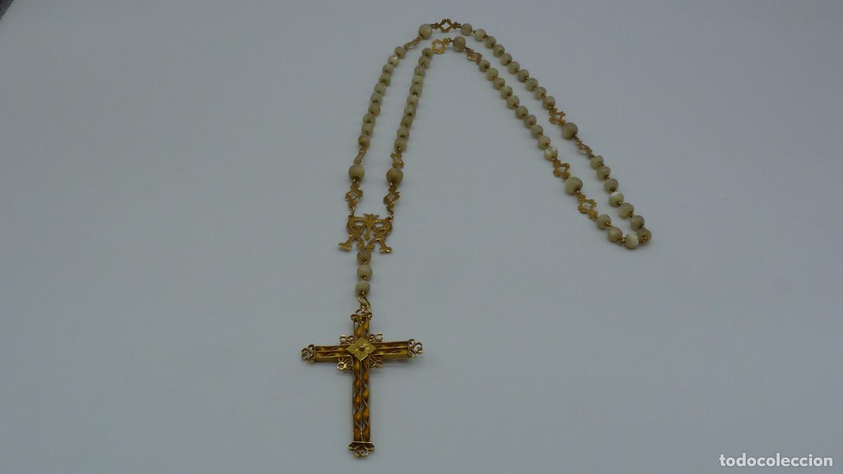 Antig&uuml;edades: ROSARIO CON BOLAS DE NACAR Y CRUZ DE 18 KLTES.(750MM)
