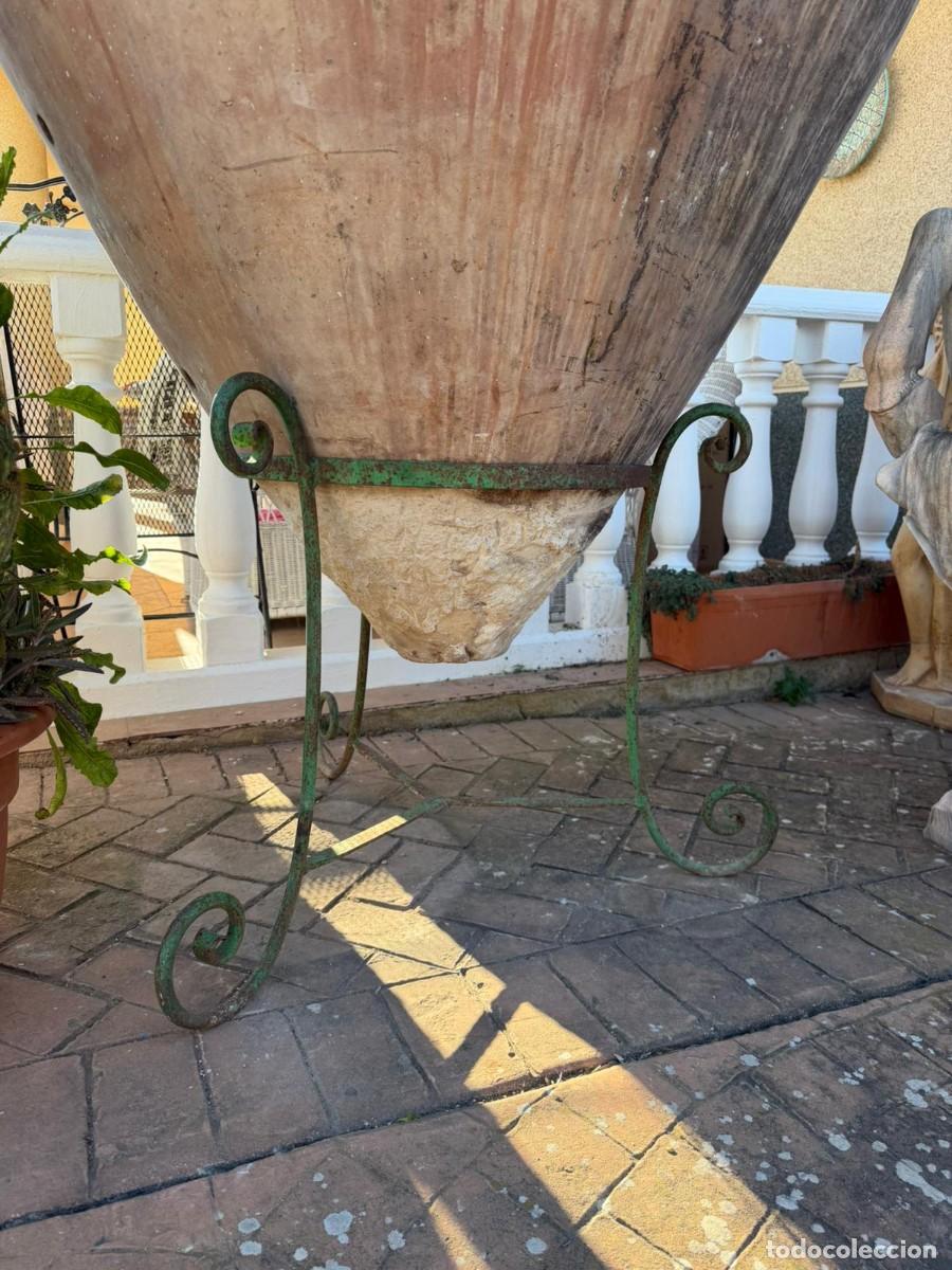 Antig&uuml;edades: Gran tinaja con pie de hierro. - Foto 3