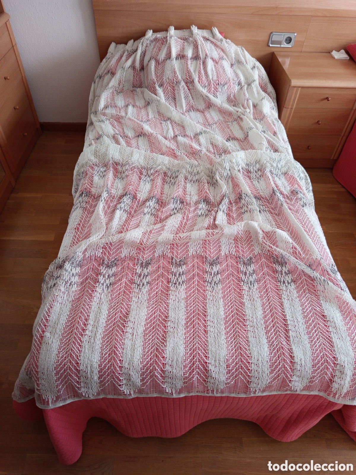 Antiques: Cortina larga blanca y negra