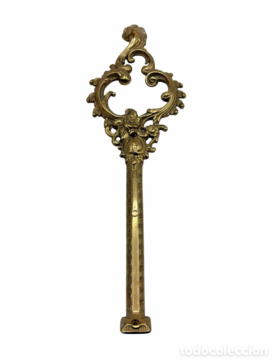 Antig&uuml;edades: Antiguo Adorno de Lat&oacute;n