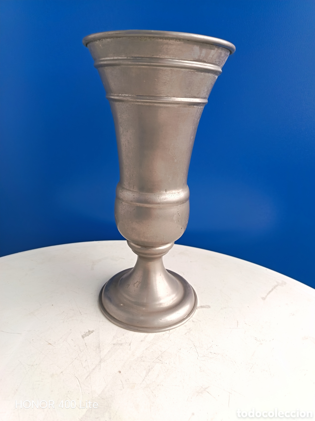 Antig&uuml;edades: Jarr&oacute;n o florero de estilo neocl&aacute;sico de peltre