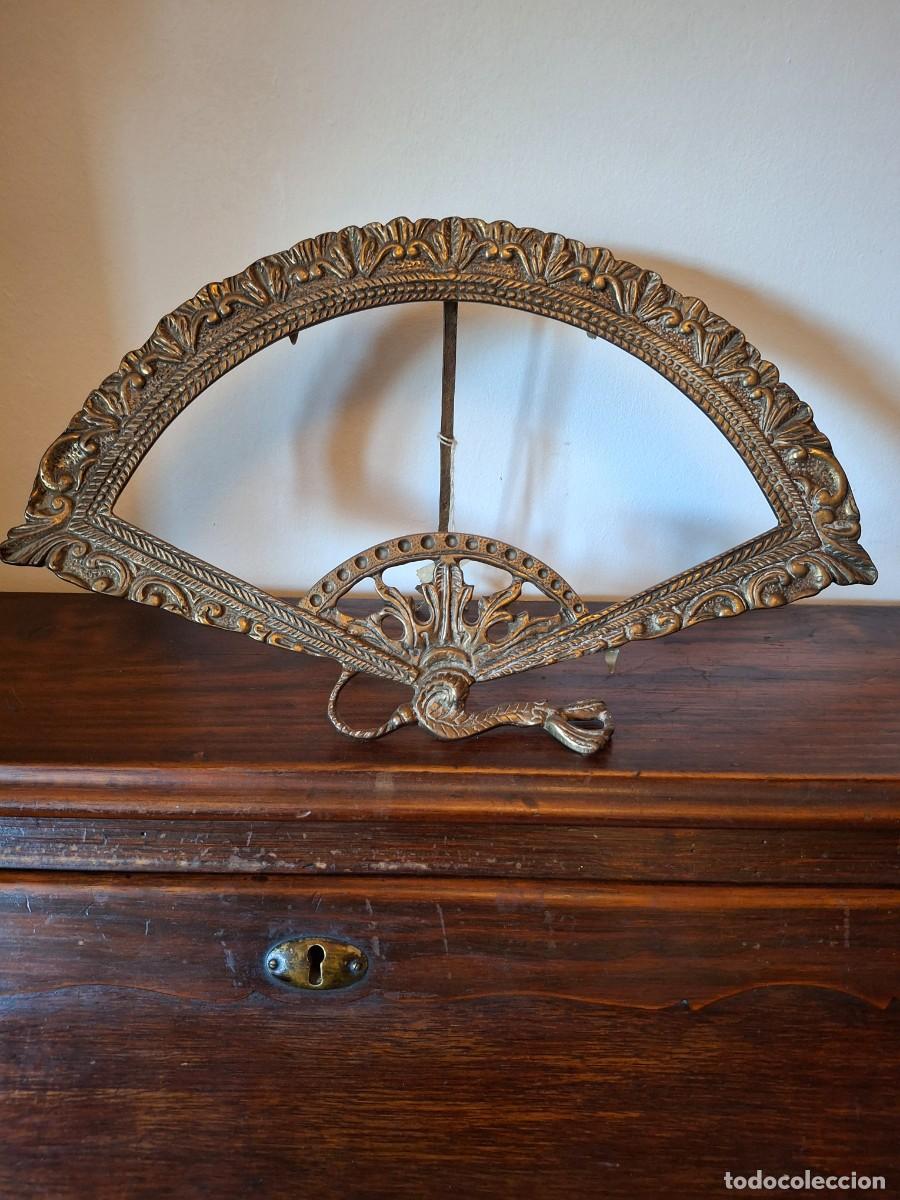 Antig&uuml;edades: Retrato abanico bronce