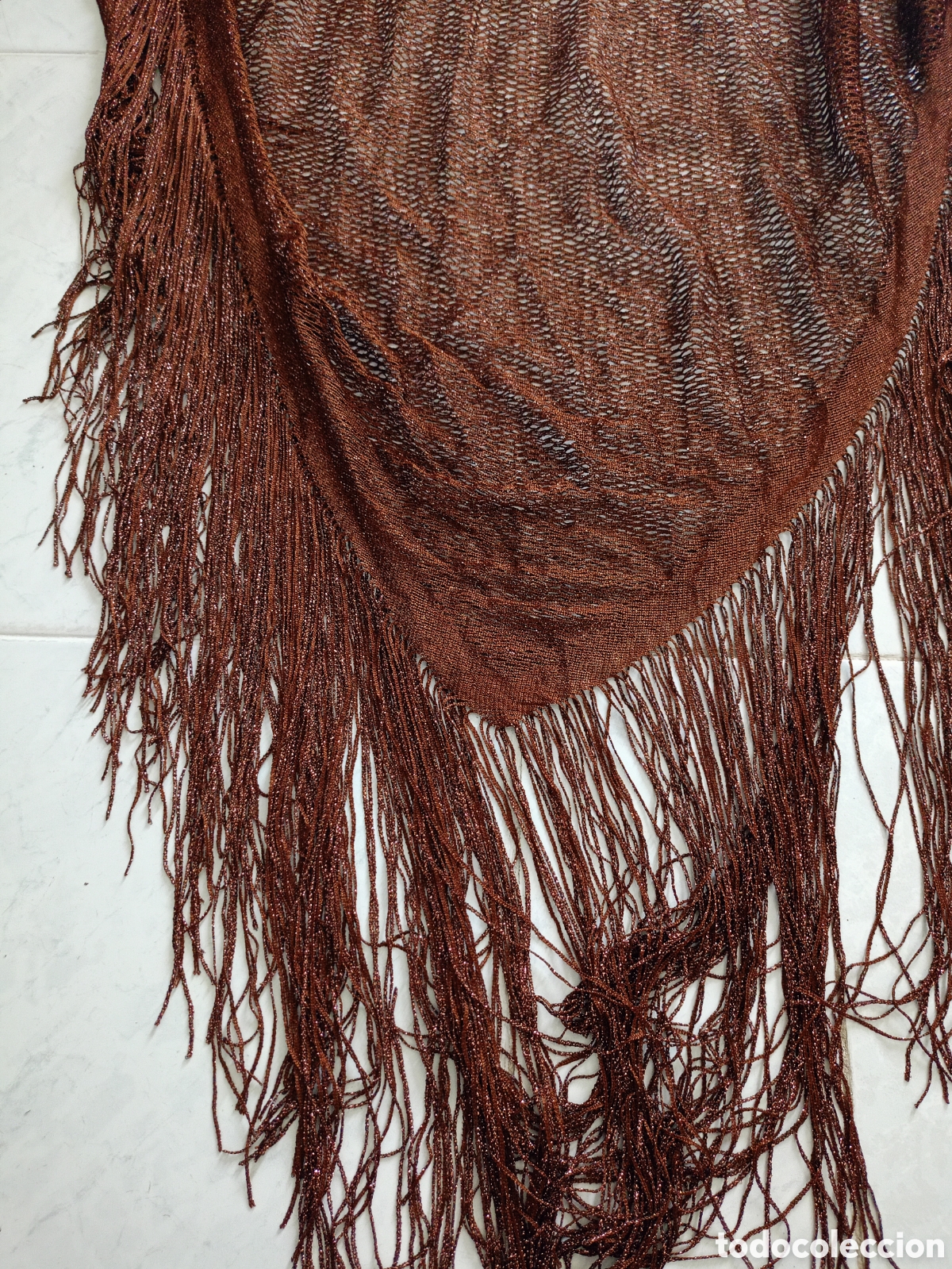 Antig&uuml;edades: Antiguo vestido foulard marr&oacute;n con flecos