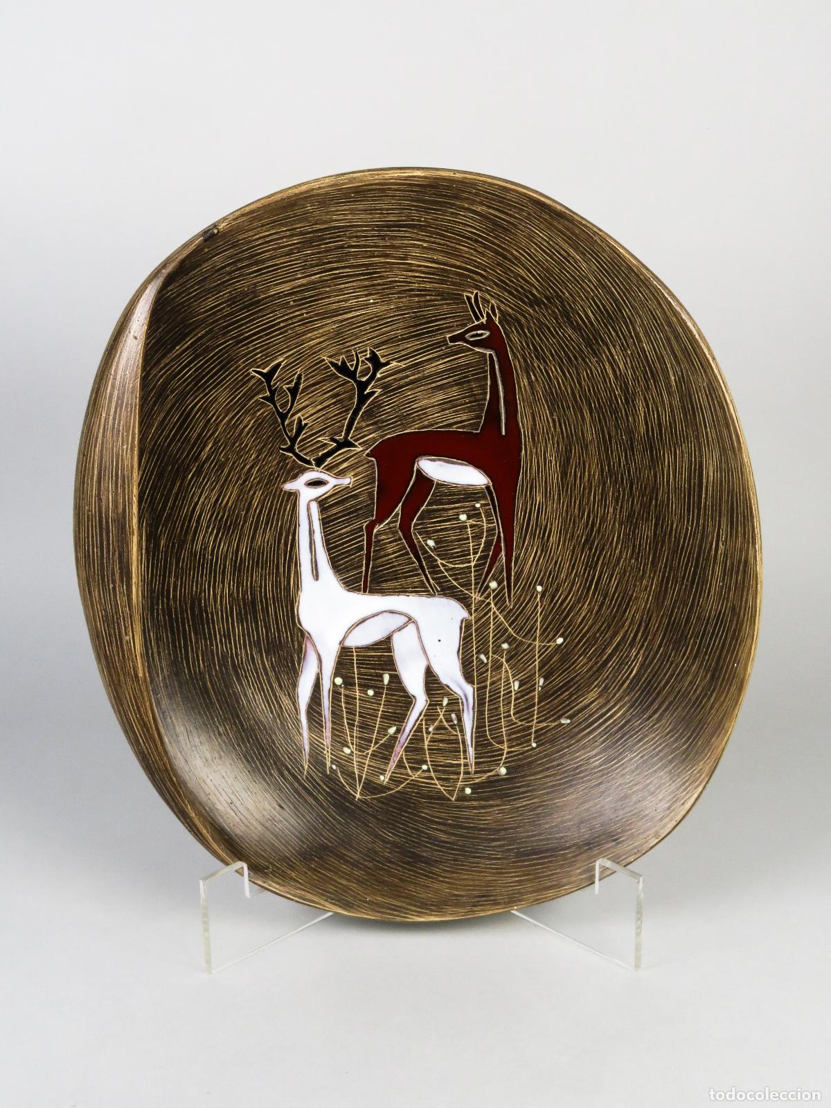 Antig&uuml;edades: Plato de cer&aacute;mica alemana con dos caballos esmaltados estilo Ruscha dise&ntilde;o de Hanns Welling siglo XX