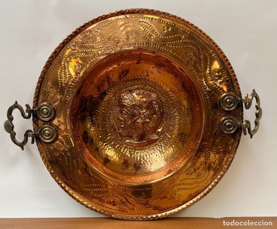 Antig&uuml;edades: Brasero de Cobre Repujado