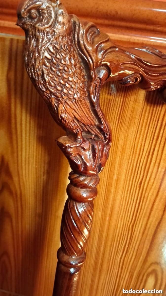 Antig&uuml;edades: elegante baston de madera con B&uacute;ho Marr&oacute;n y &Aacute;guila