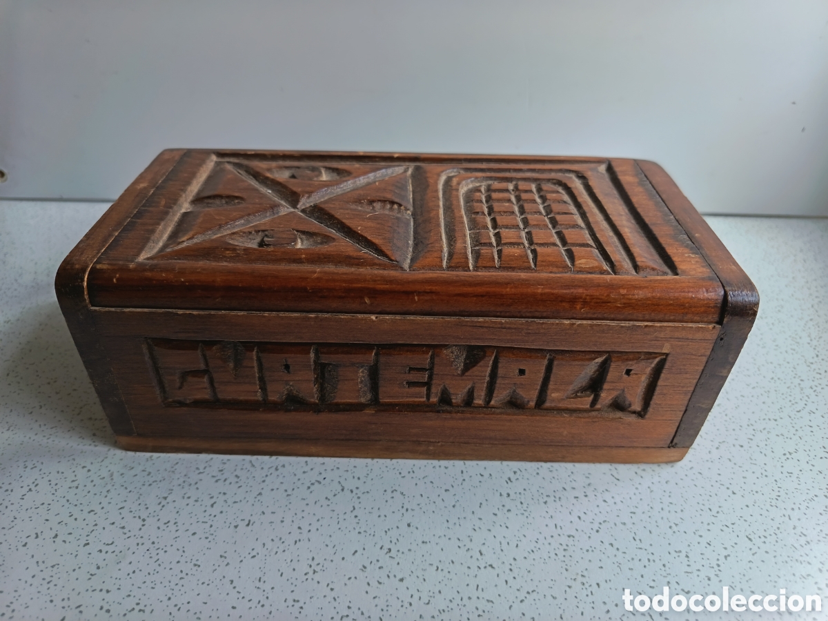 Antig&uuml;edades: Caja de madera tallada a mano Guatemala