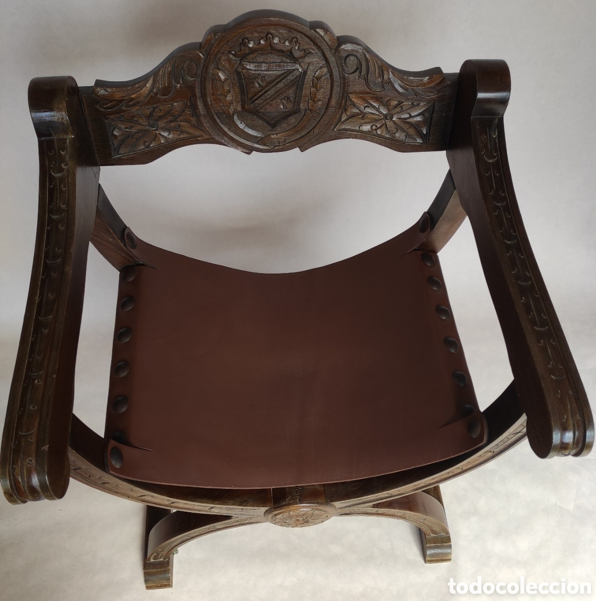 Antig&uuml;edades: Sill&oacute;n castellano de madera noble maciza - Foto 3