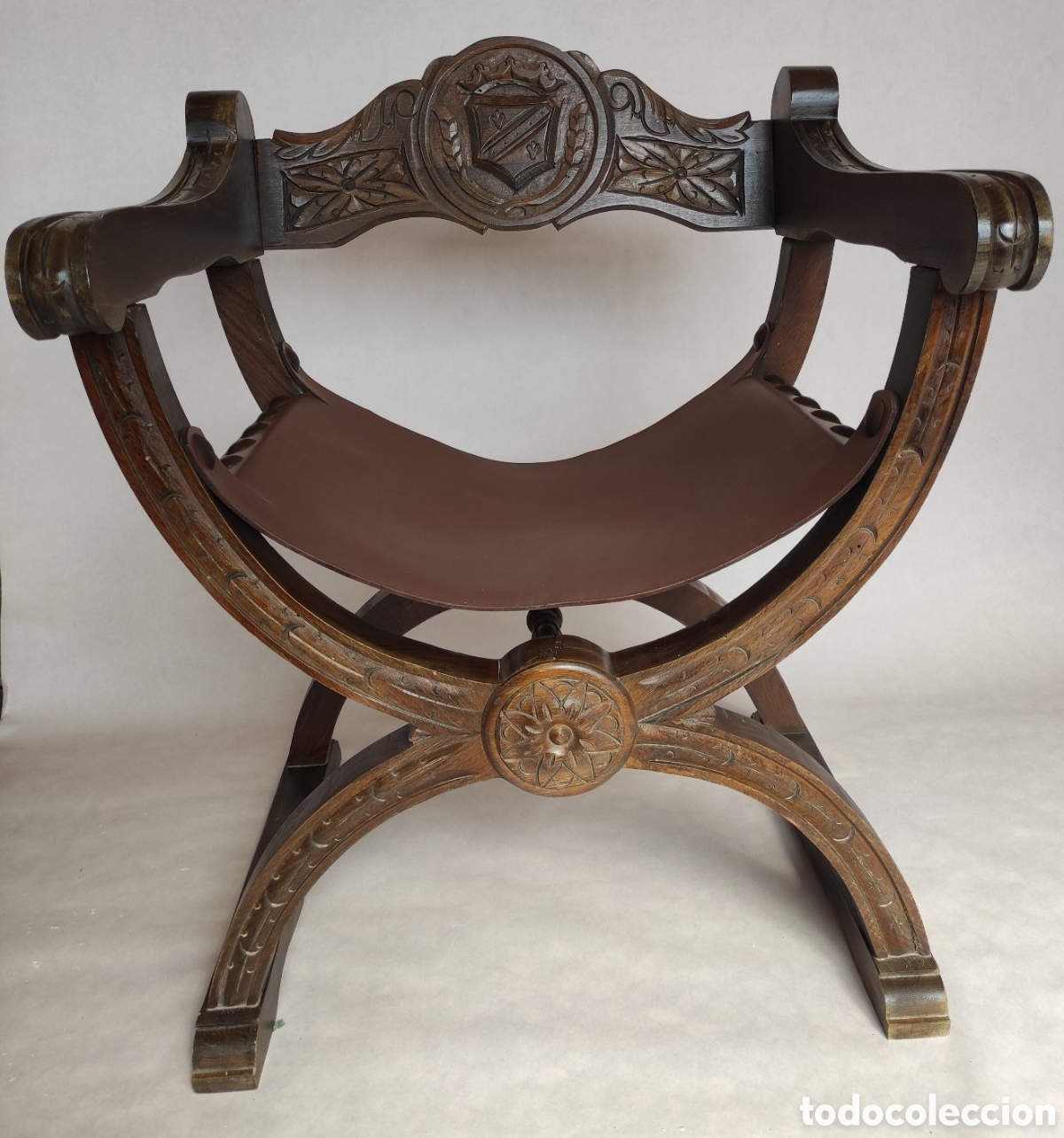 Antig&uuml;edades: Sill&oacute;n castellano de madera noble maciza - Foto 2