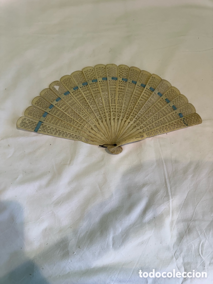 Antig&uuml;edades: Antiguo abanico chino siglo XIX varillaje hueso tallado calado escritura oriental pieza colecci&oacute;n