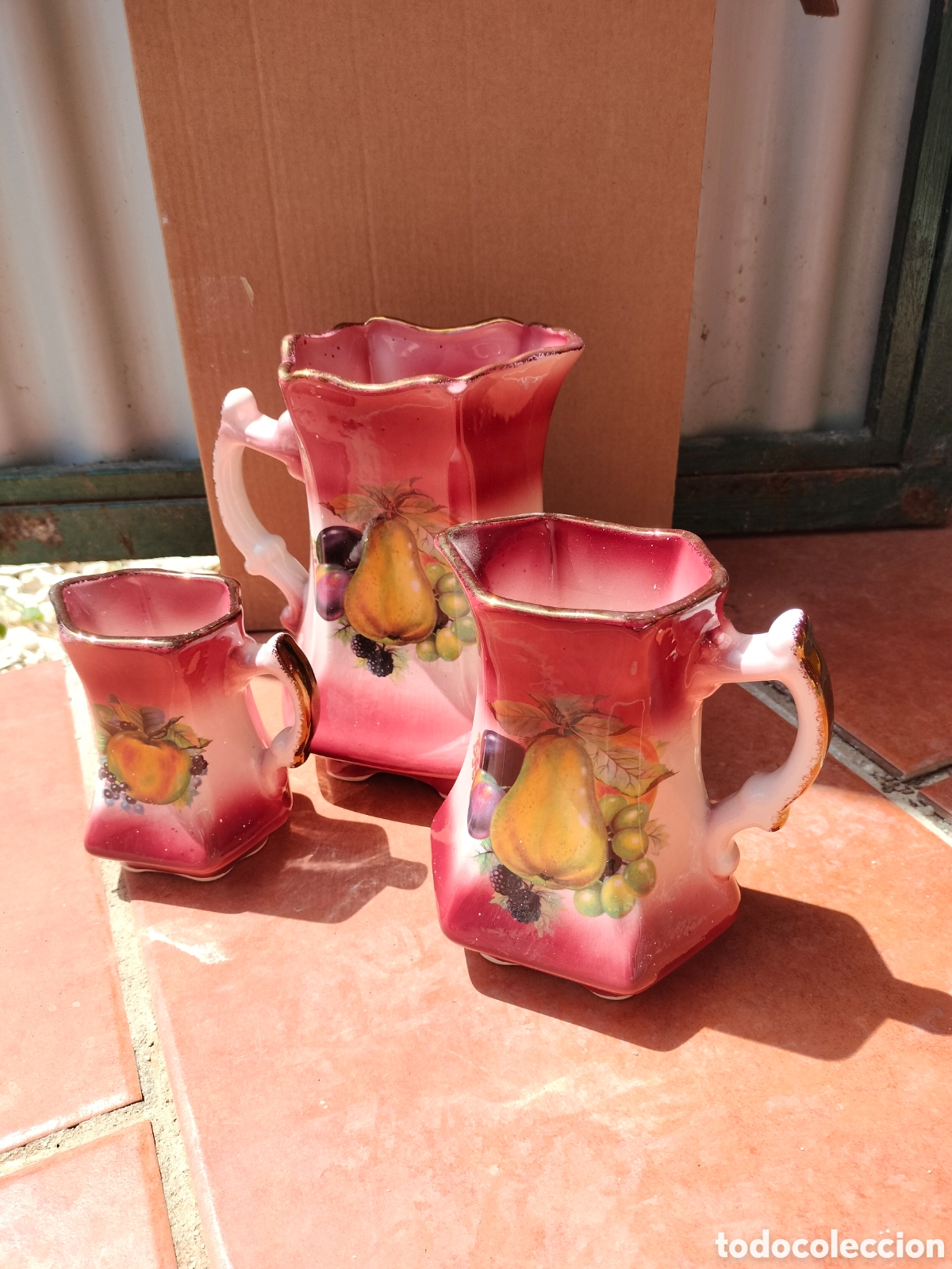 Antig&uuml;edades: tres jarras England final siglo XIX