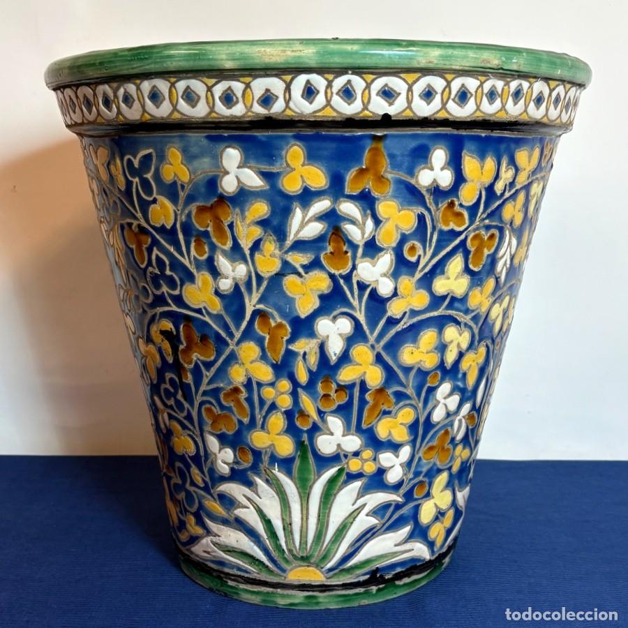 Antig&uuml;edades: Maceta de Cer&aacute;mica Esmaltada Policromada