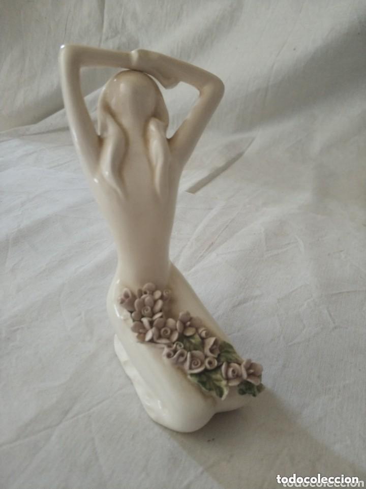 Antig&uuml;edades: Bonita figura mujer con flores cer&aacute;mica Manises barro art mujer chica