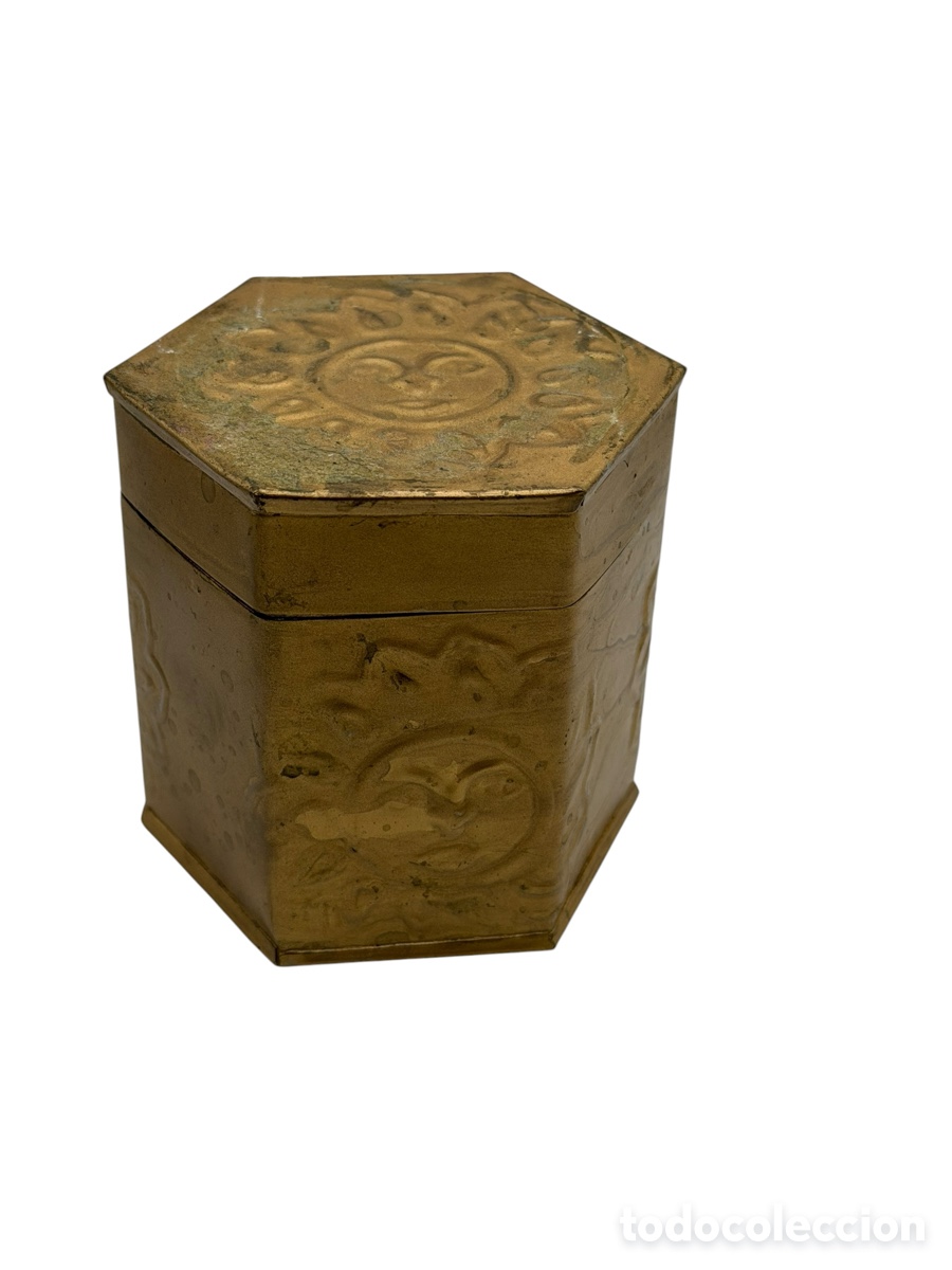 Antig&uuml;edades: Antigua Caja de Lat&oacute;n