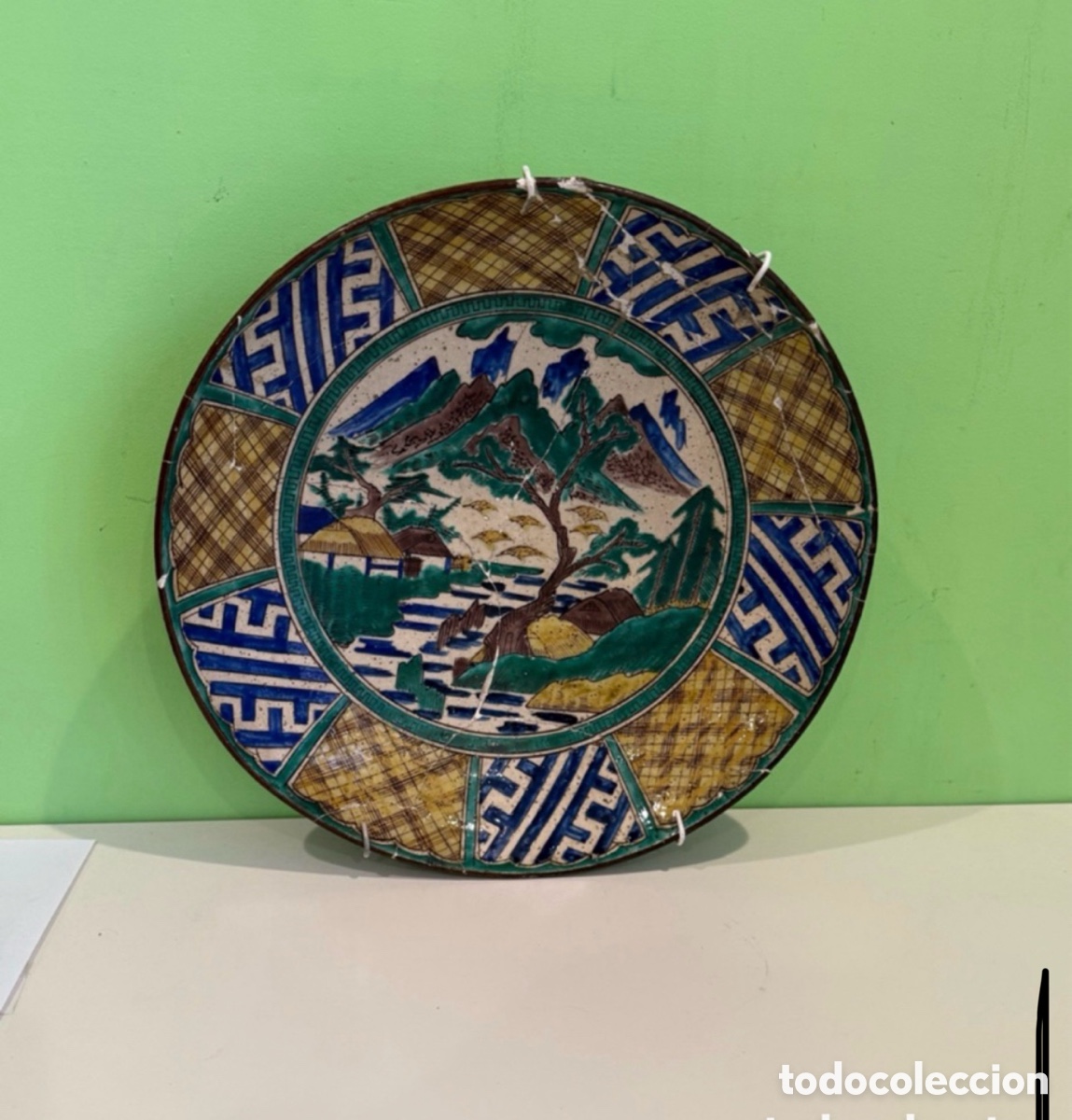 Antig&uuml;edades: Precioso y Antiguo Plato Grande de Porcelana Japonesa Yoshidaya Kutani del Siglo XVIII/ XIX.Jap&oacute;n.