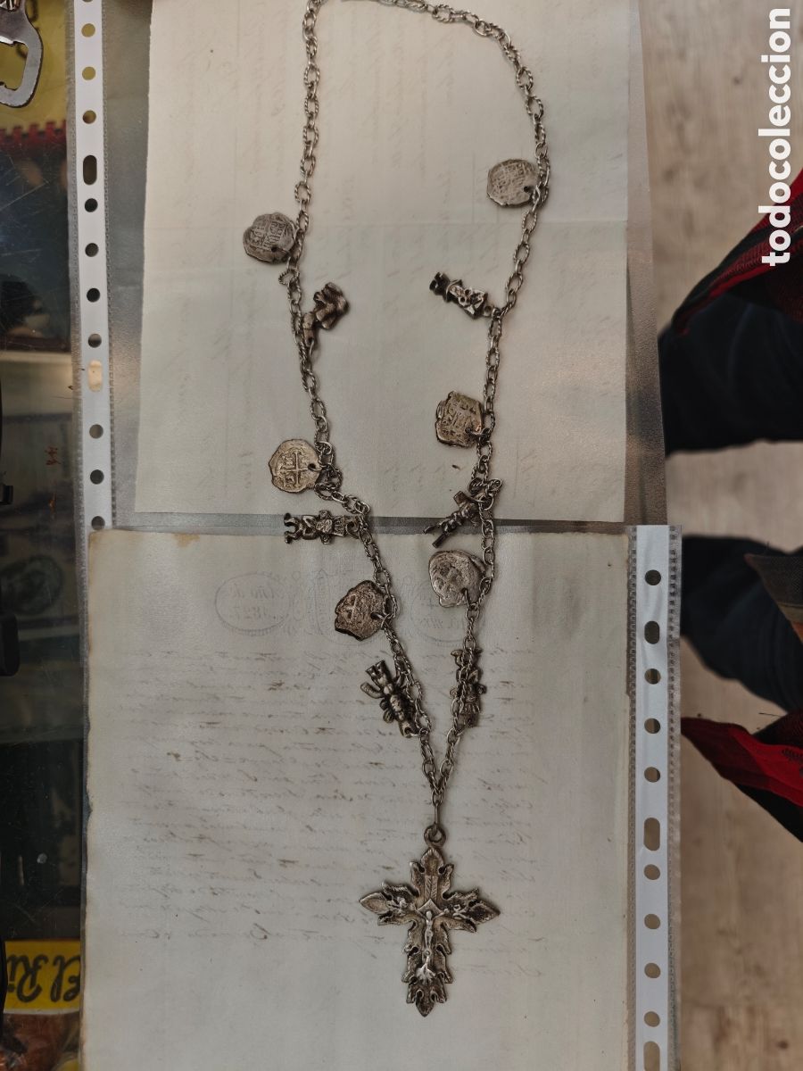 Antig&uuml;edades: Rosario &uacute;nico estilo colonial. Macuquinas y exvotos precolombinos. 140 gramos