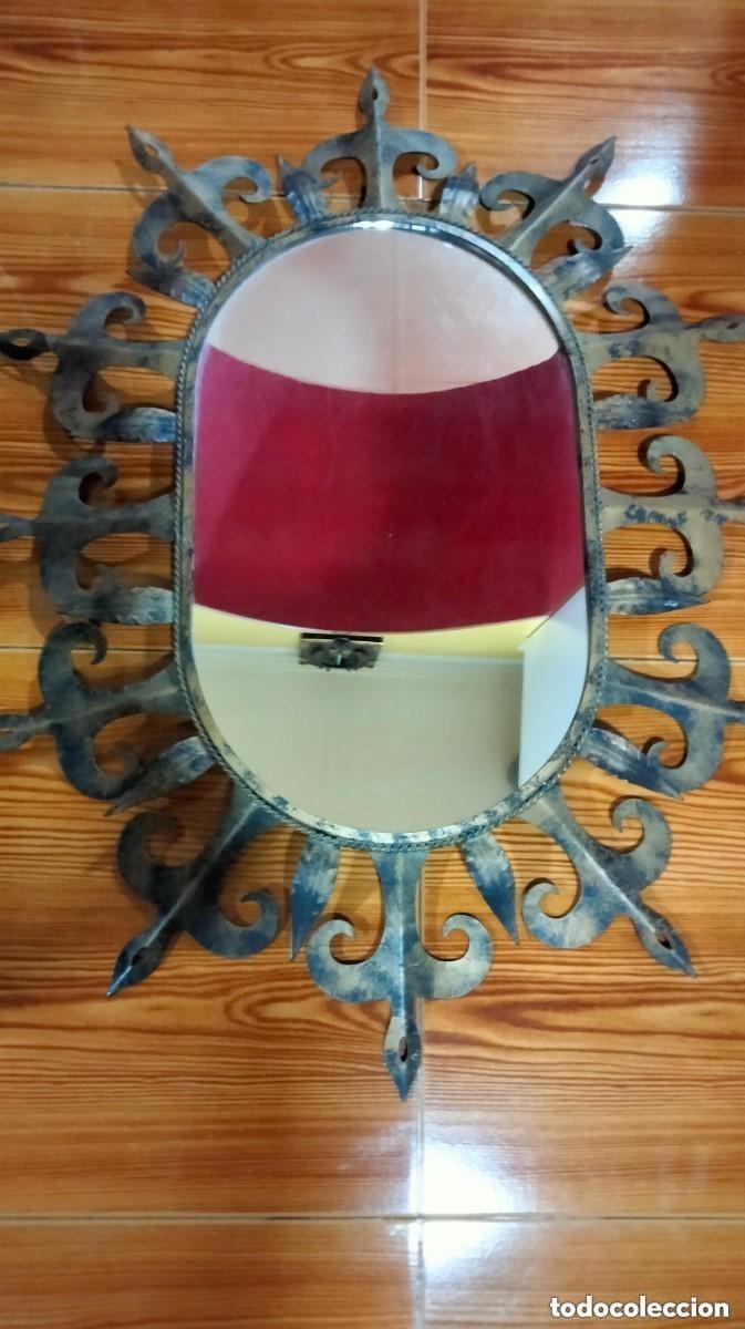 Antig&uuml;edades: espejo tipo sol ovalado metalico