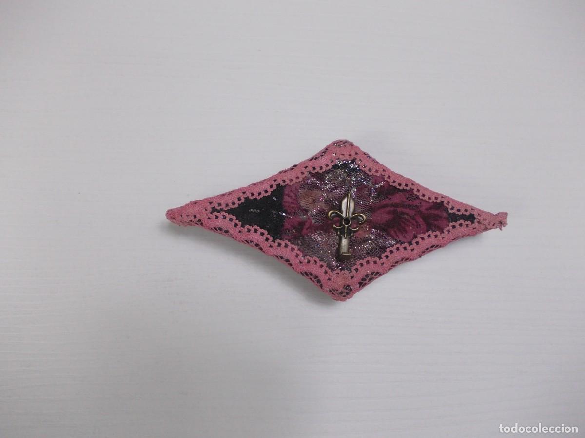 Antig&uuml;edades: Colgador Pared Rombo Tela Encaje Rosa Flor de Lis Met&aacute;lica Gancho peque&ntilde;o Estilo G&oacute;tico Rom&aacute;ntico