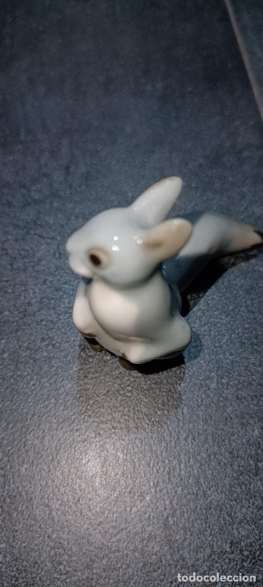 Antig&uuml;edades: Ardilla peque&ntilde;a de porcelana