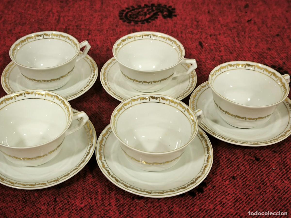 Antig&uuml;edades: Juego De 5 Tazas Con Plato J&Auml;GER &ndash; Porcelana Blanca Con Detalles Dorados Elegantes