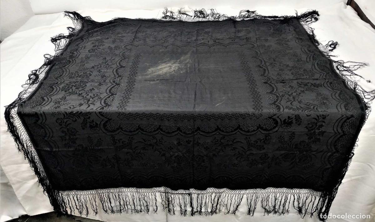 Antig&uuml;edades: MANT&Oacute;N ISABELINO. DAMASCO DE SEDA. FLECOS ANUDADOS A MANO. ESPA&Ntilde;A. SIGLO XIX