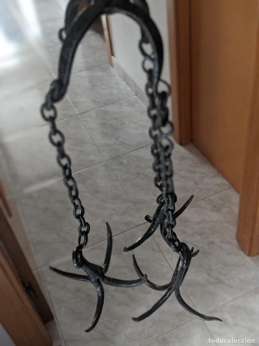 Antig&uuml;edades: Antiguo conjunto garfios/anclas rastreo 4 puntas hierro forjado con cadena 64cm s. XVIII-XIX