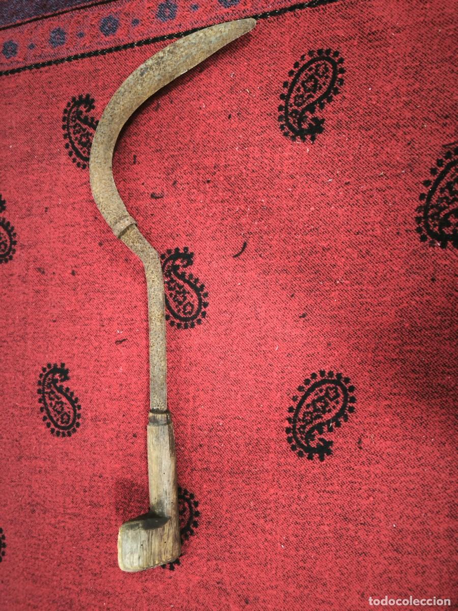 Antig&uuml;edades: Antigua Hoz De Hierro Con Mango De Madera &ndash; Herramienta Agr&iacute;cola Tradicional 58 Cms