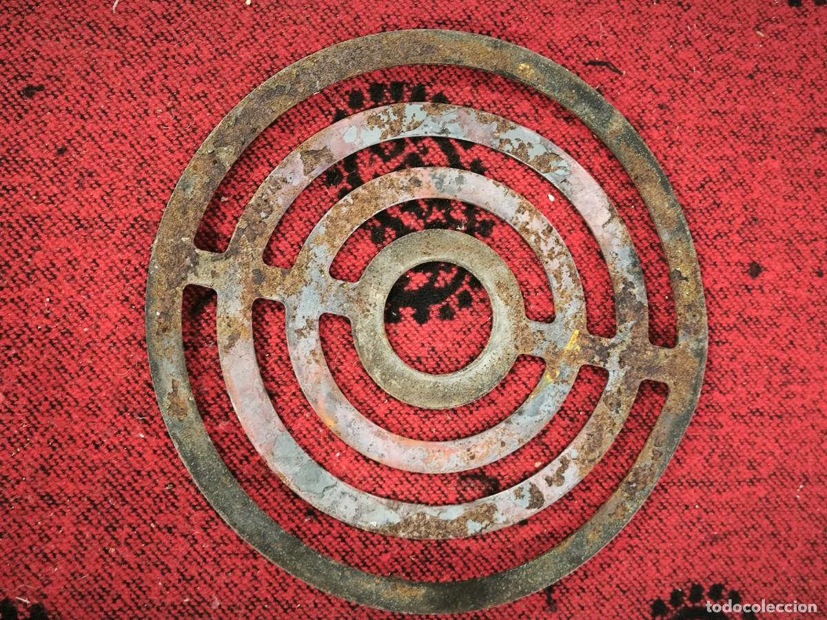 Antig&uuml;edades: Antiguo Soporte De Cocina Met&aacute;lico Circular &ndash; Reposaplancha O Bandeja Calor 22 Cms