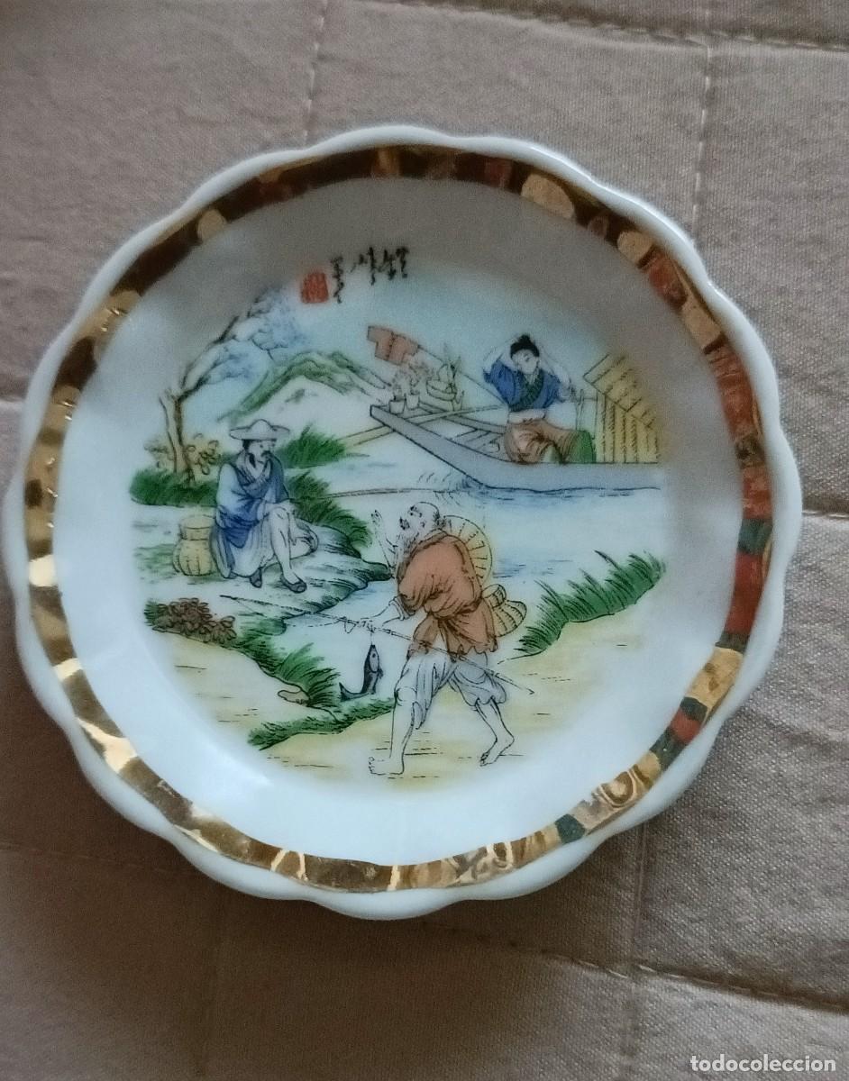 Antig&uuml;edades: platito decorativo con motivos chinos