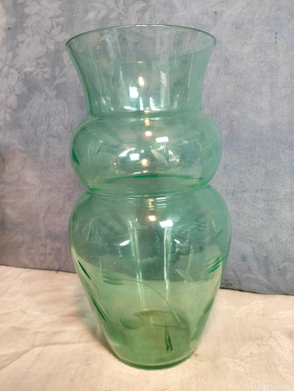 Antiguidades: Jarr&oacute;n florero de cristal al uranio soplado y tallado a mano de estilo Art Deco de los a&ntilde;os 40-50