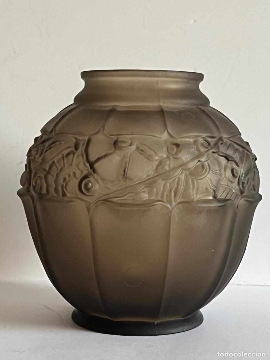 Antig&uuml;edades: Daum Nancy. Lorrain. Jarr&oacute;n de cristal.