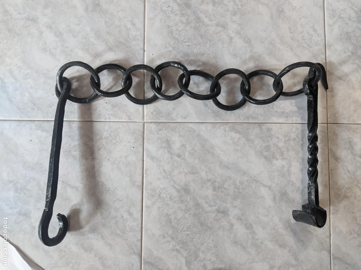 Antig&uuml;edades: : Antigua cadena de chimenea / llar en hierro forjado artesanal - Gancho para calderos S. XVIII-XIX