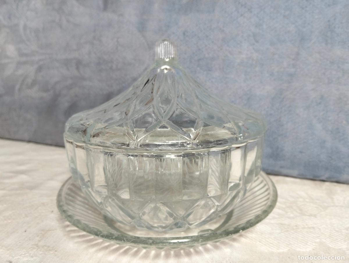 Antig&uuml;edades: 2 bombonera caramelera de cristal prensado transparente con plato y tapa de los a&ntilde;os 60-70