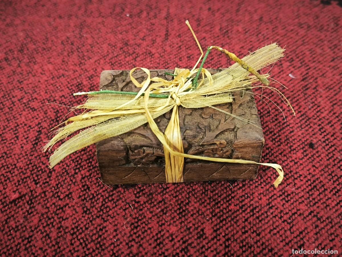 Antig&uuml;edades: Cofre Decorativo De Madera Tallada &ndash; Mini Caja Artesanal Vintage 8 Cms