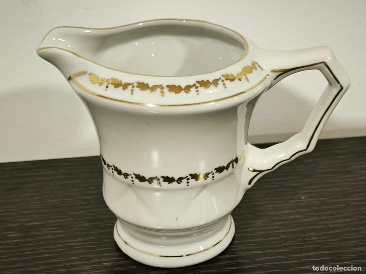 Antig&uuml;edades: Jarra De Porcelana J&aacute;ger &ndash; Lechera Cl&aacute;sica Con Decoraci&oacute;n Dorada Elegante