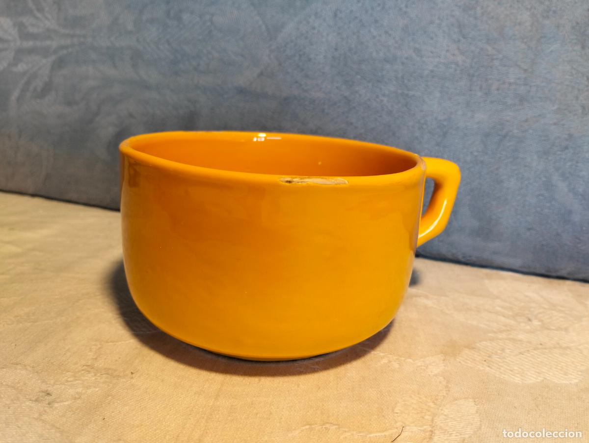 Antig&uuml;edades: Taza taz&oacute;n de losa o ceramica de color amarillo hecha a mano de los a&ntilde;os 30-40