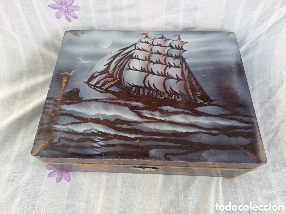 Antig&uuml;edades: ANTIGUA CAJA JOYERO LACADA