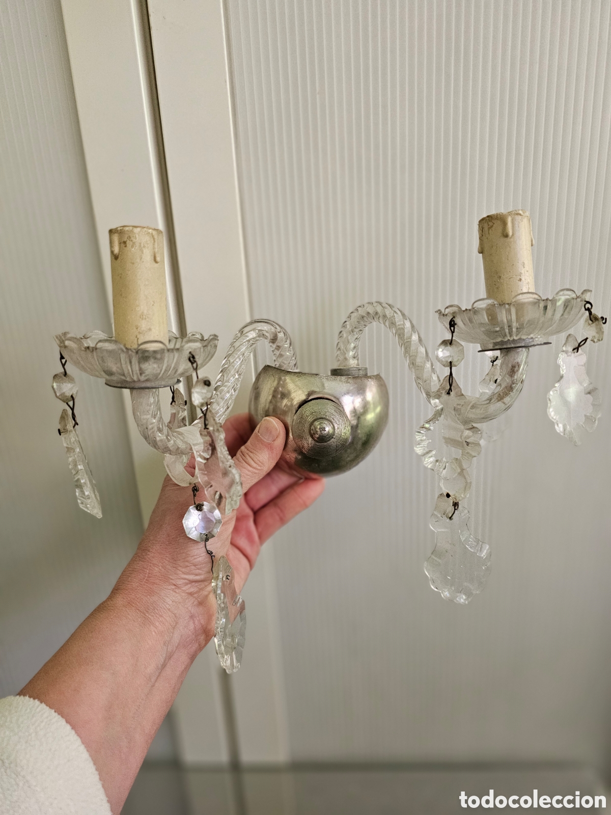 Antig&uuml;edades: Aplique de dos brazos, la.para pared, cristal soplado y l&aacute;grimas o pendelocas de cristal facetado