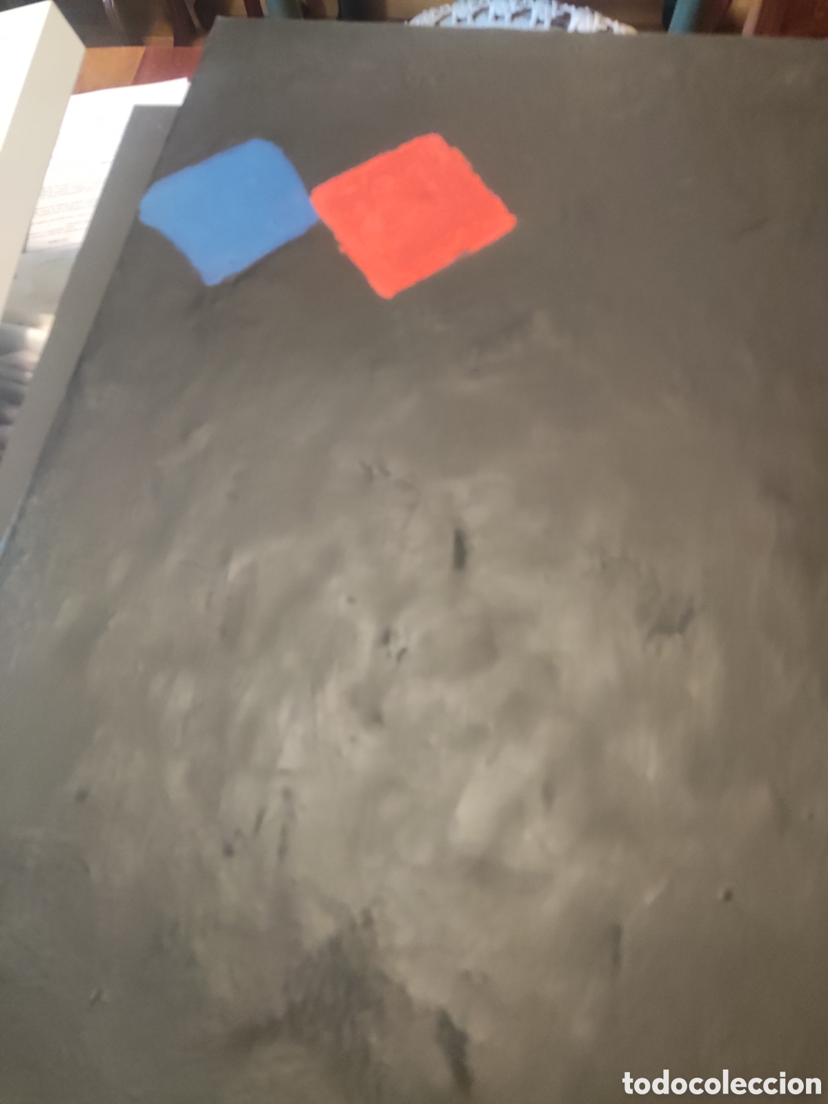 Antig&uuml;edades: V&iacute;ctor mira lienzo rombos