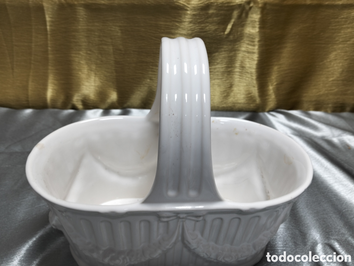 Antig&uuml;edades: Jarr&oacute;n de flores blancas cer&aacute;mica 22 aprox