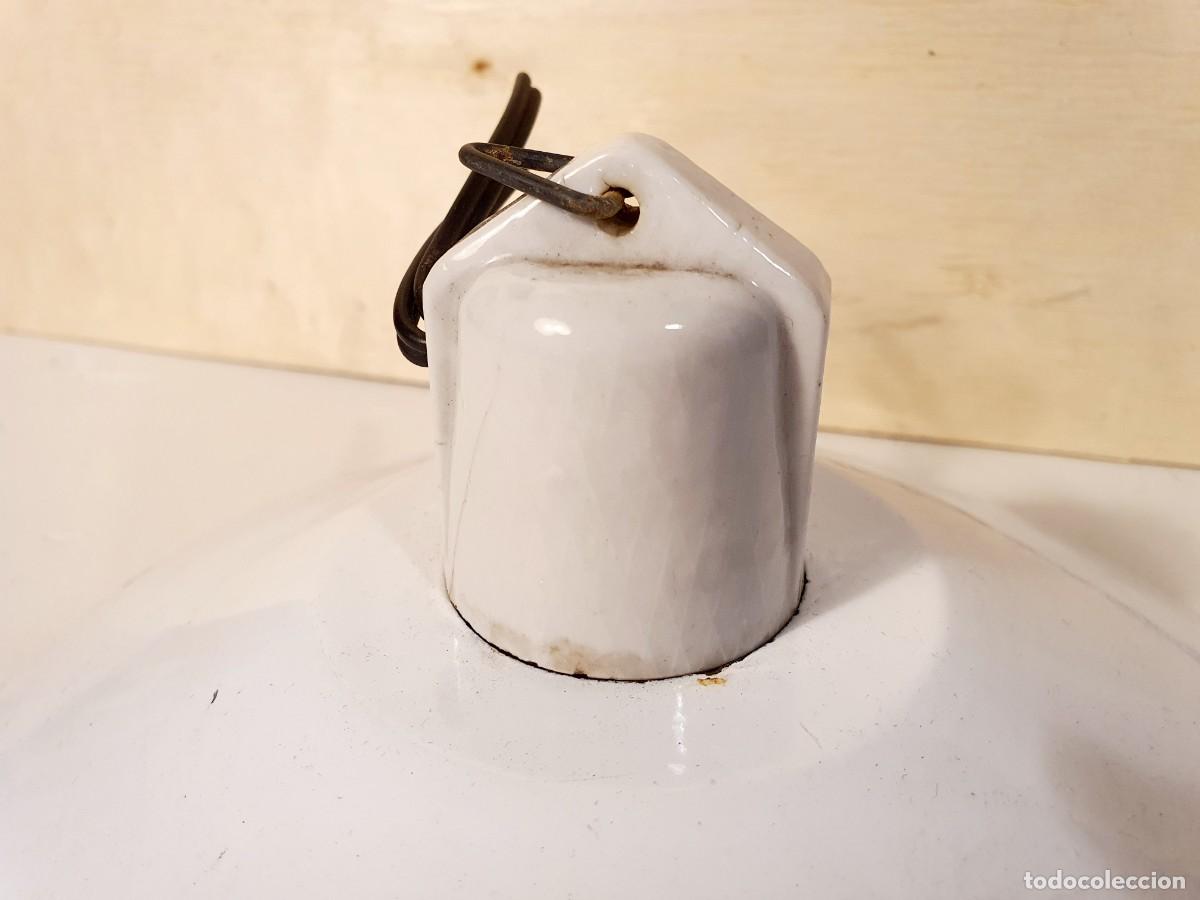 Antig&uuml;edades: L&aacute;mpara esmaltada a&ntilde;os 50. - Foto 3