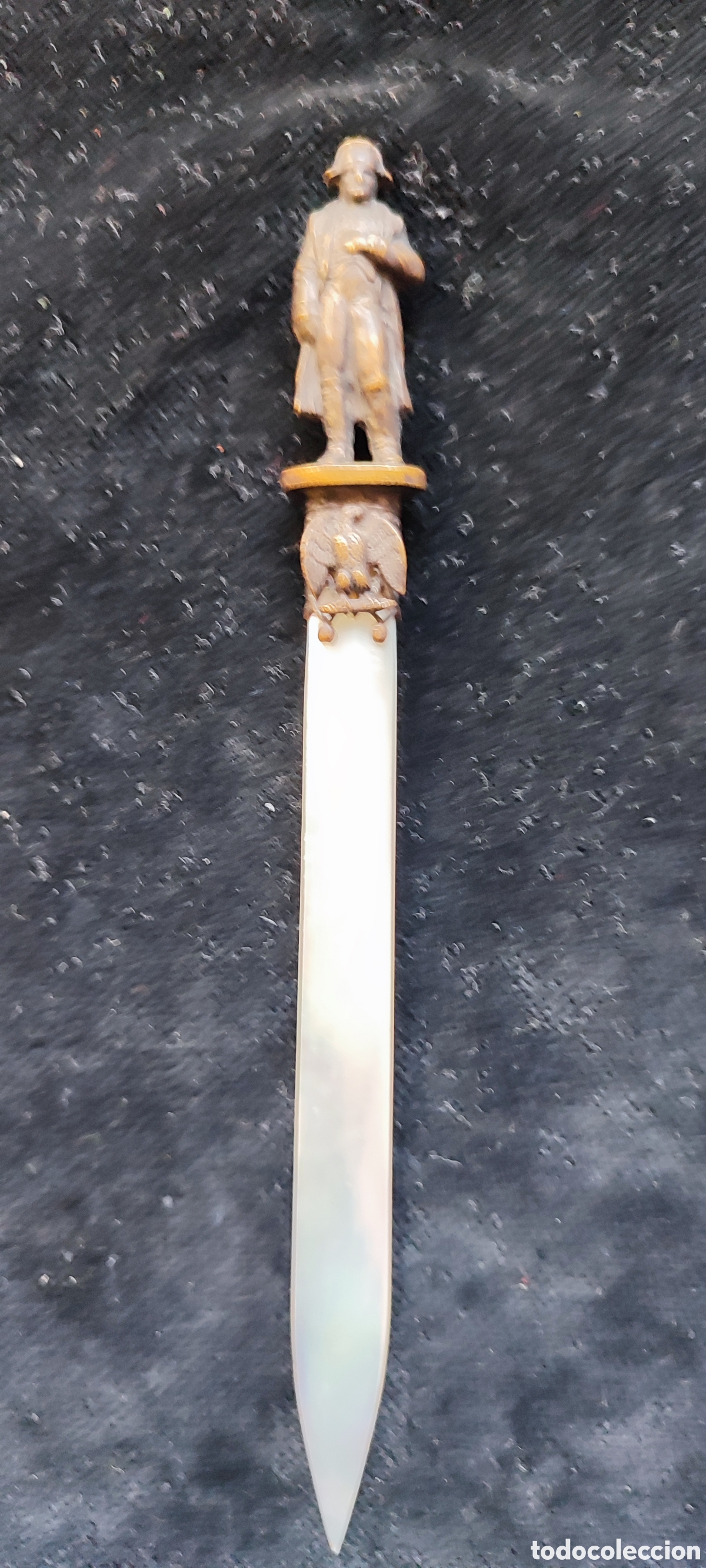 Antig&uuml;edades: Antiguo abrecartas del siglo XIX de bronce y nacar con la figura de Napole&oacute;n Bonaparte