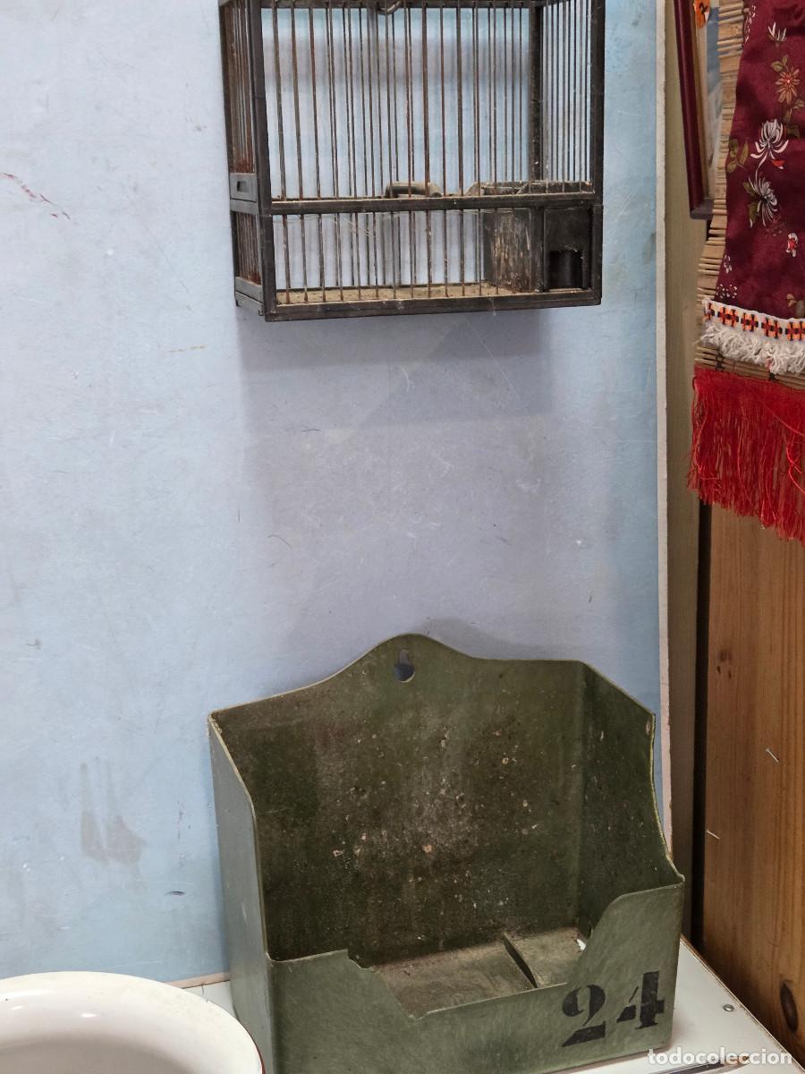 Antig&uuml;edades: jaula con caja de pajaros