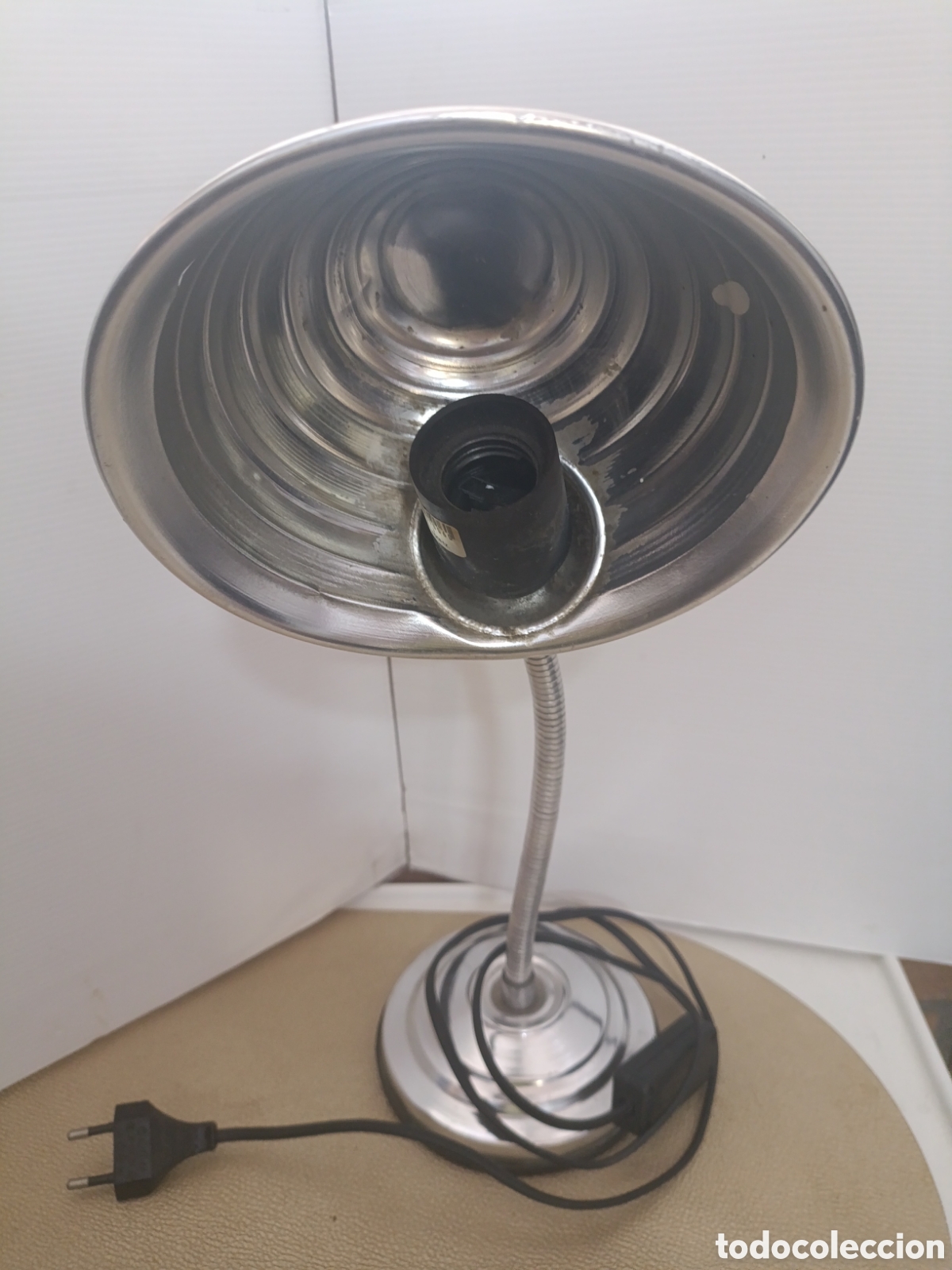 Antig&uuml;edades: Lampara de aluminio de escritorio - Foto 2