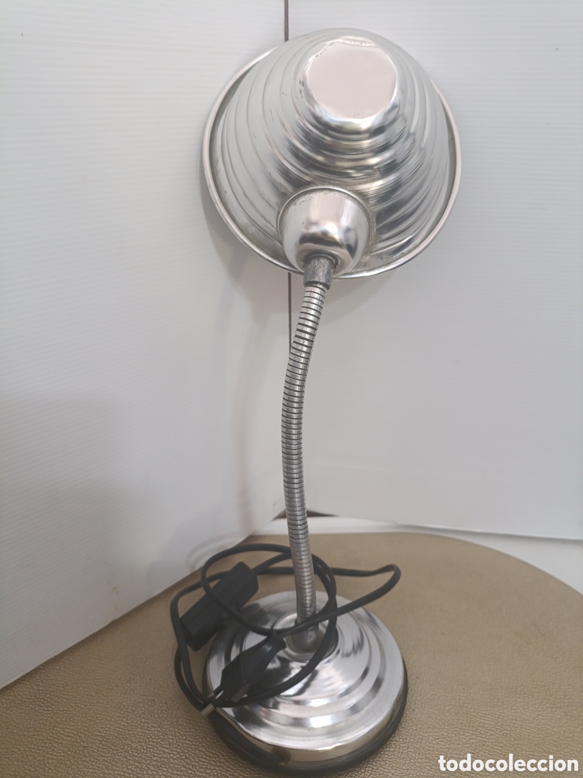 Antig&uuml;edades: Lampara de aluminio de escritorio - Foto 4