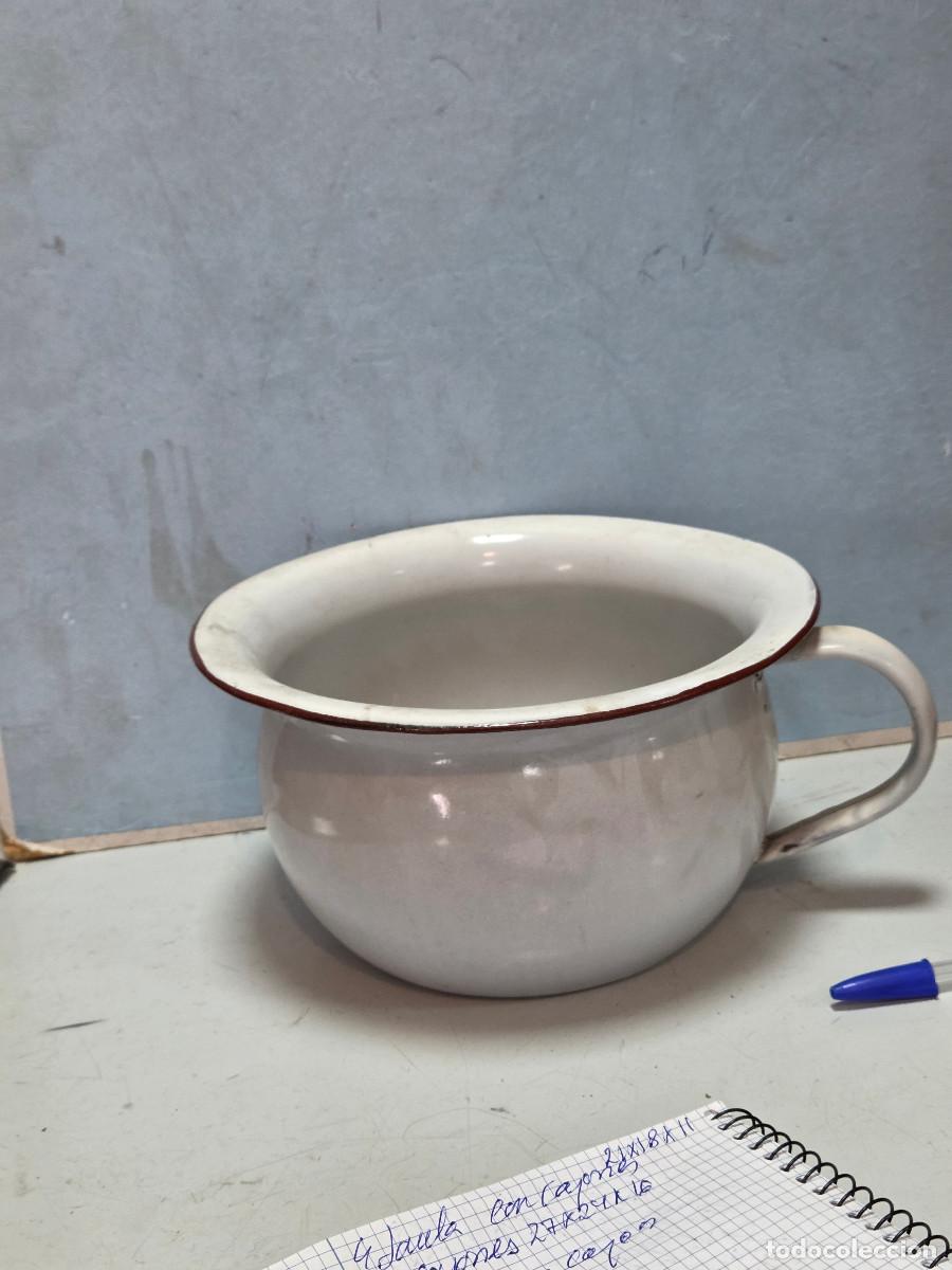 Antig&uuml;edades: orinal antiguo de laton ceramicado