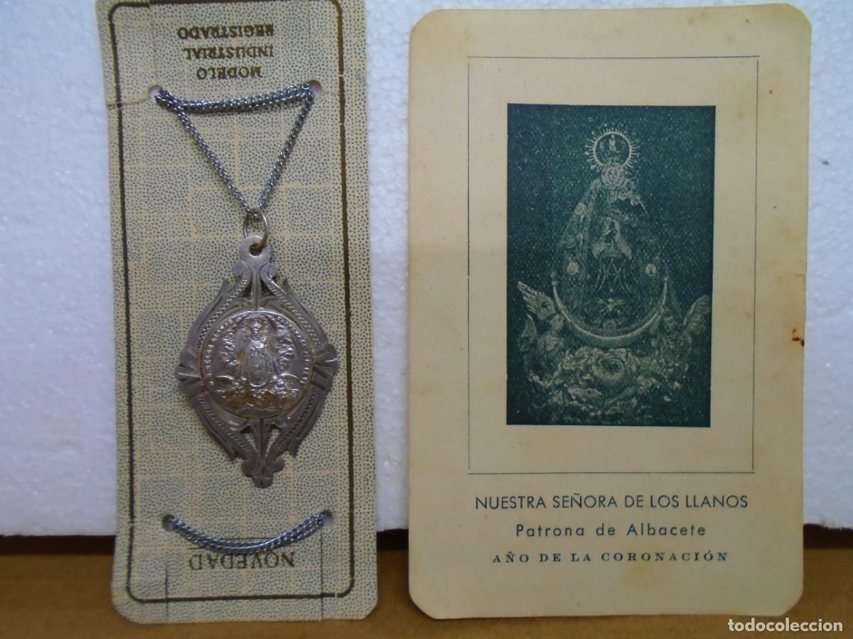 Antig&uuml;edades: ALBACETE.NTRA.SRA.DE LOS LLANOS,ANTIGUAS MEDALLA Y RECORDATORIO,A&Ntilde;O DE LA CORONACION.