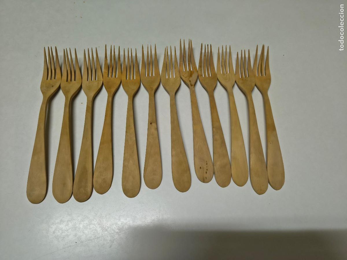 Antig&uuml;edades: Tenedores de madera. Lote de 12 unidades